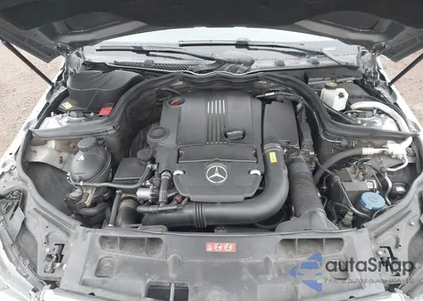 2013 Mercedes-Benz C 250 Sport z USA, uszkodzony, nr VIN WDDGF4HBXDA869821